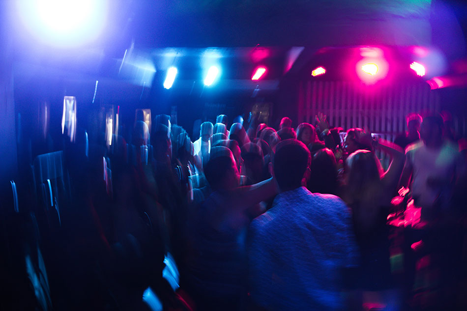 corfu-kavos-rooms-hotel-summer-nightlife