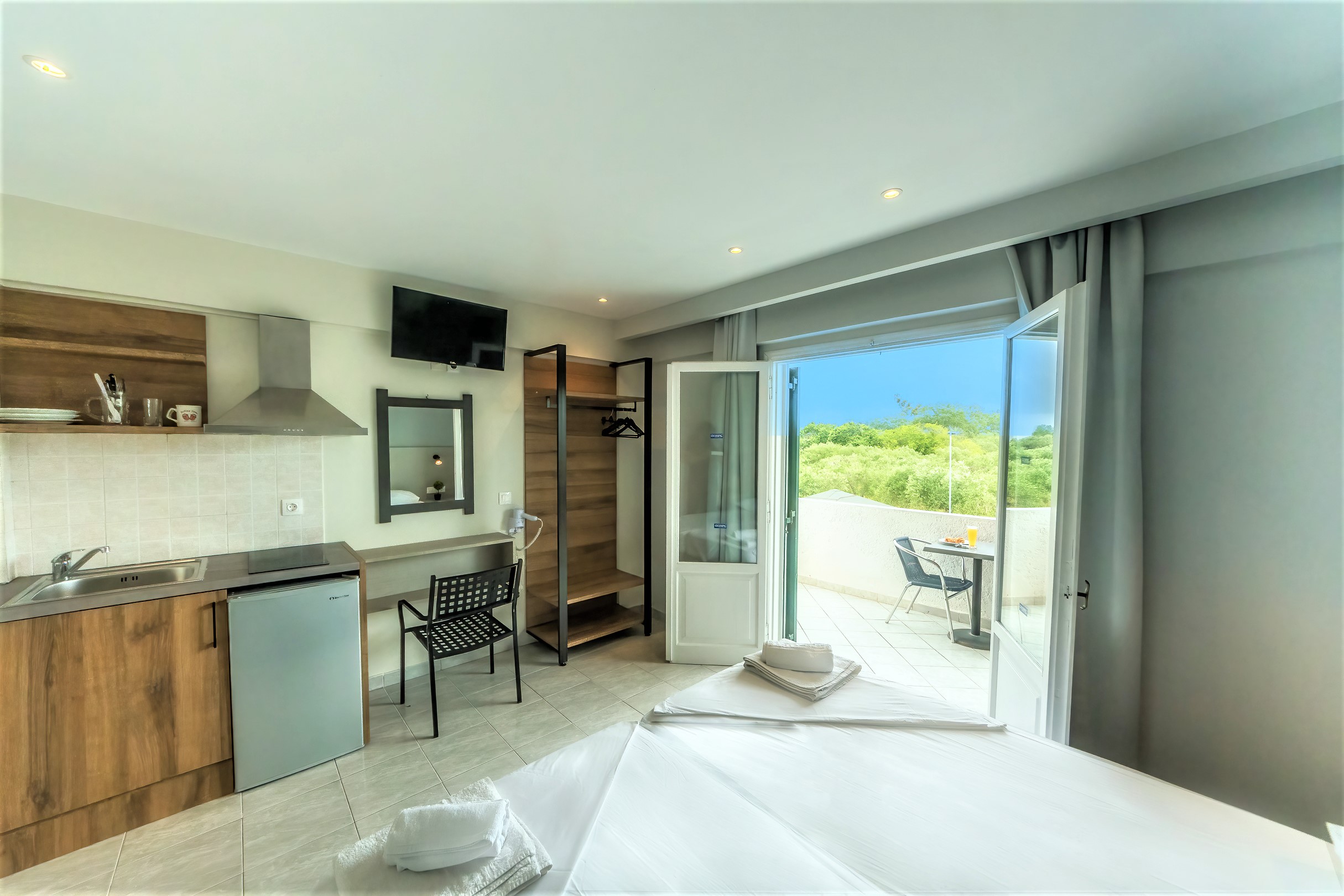 greece-corfu-kavos-rooms