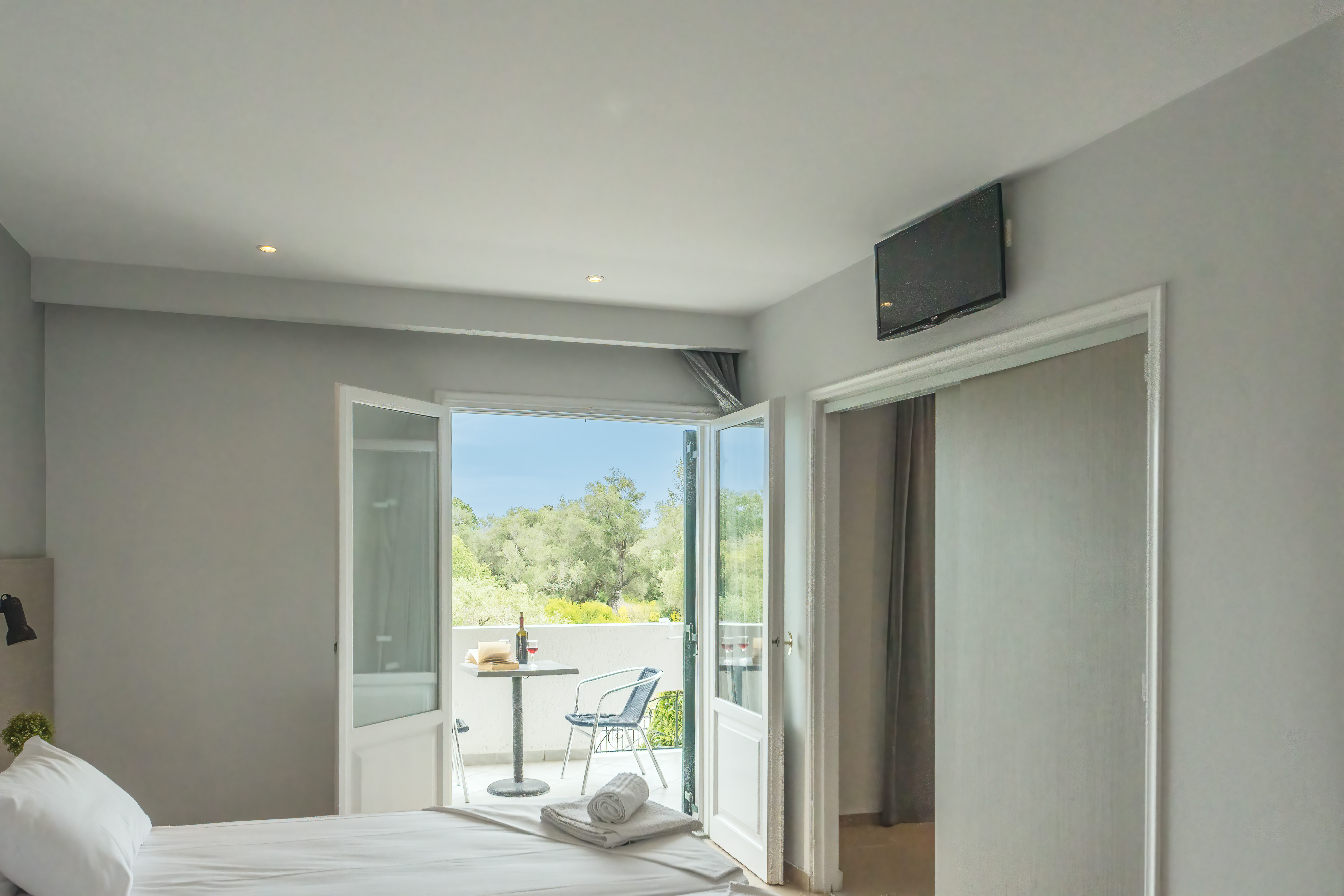 familyroom-corfu-kavos-greece