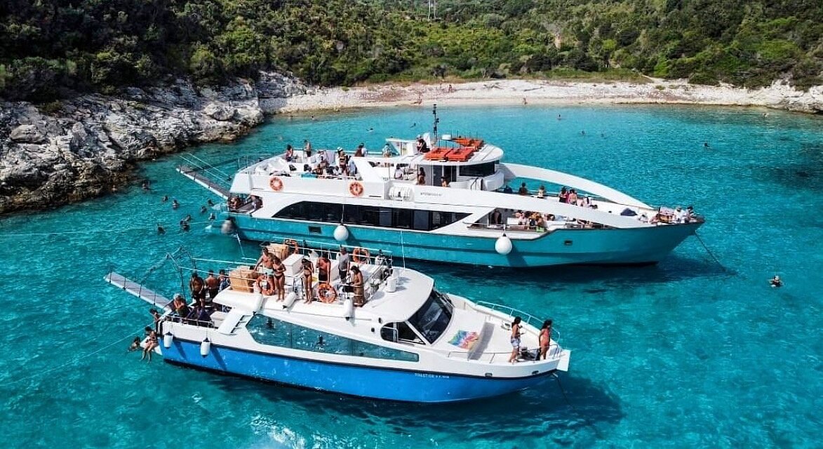 greece-kavos-corfu-rooms-boat-tours