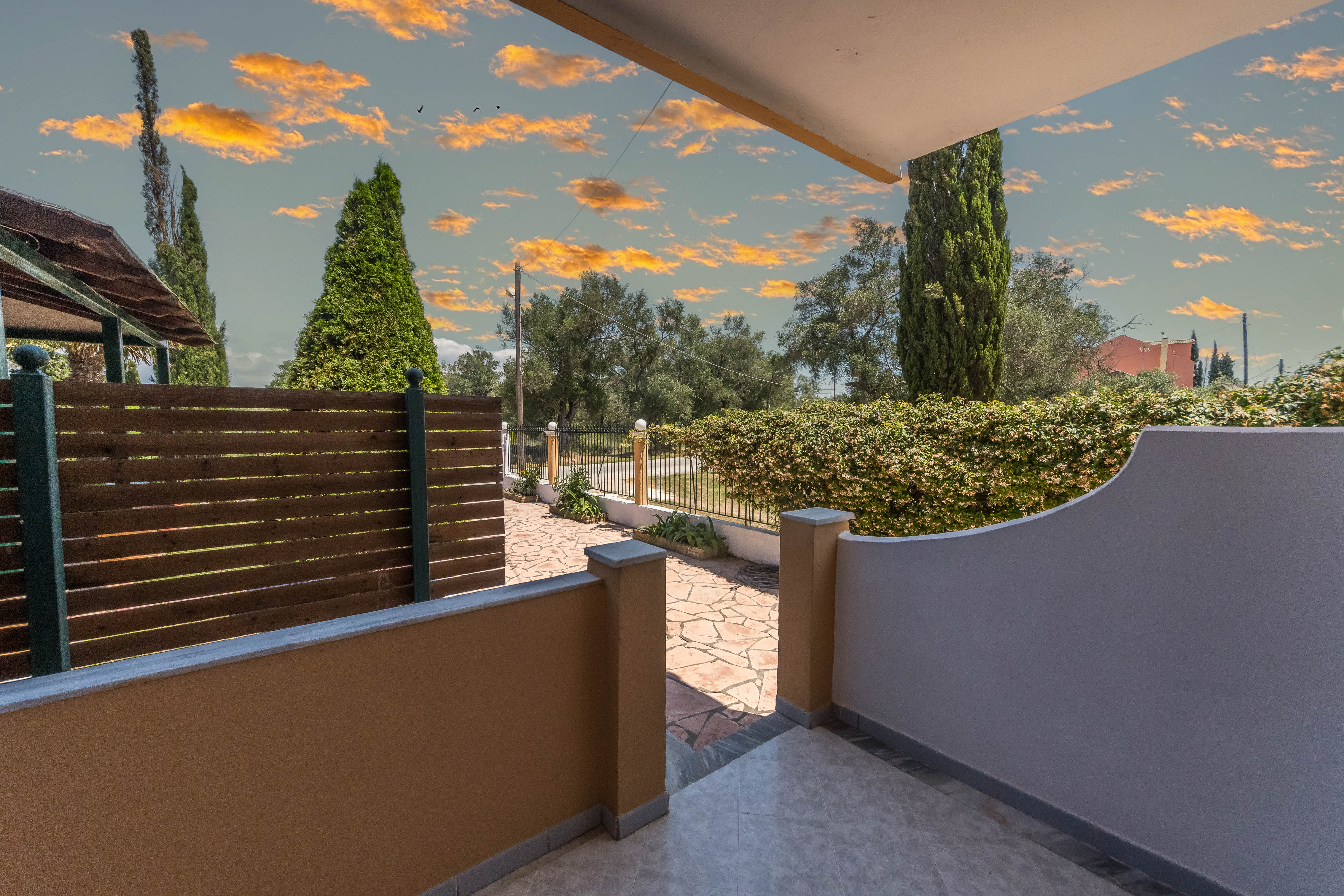 triplerooms-corfu-kavos-greece-hotel