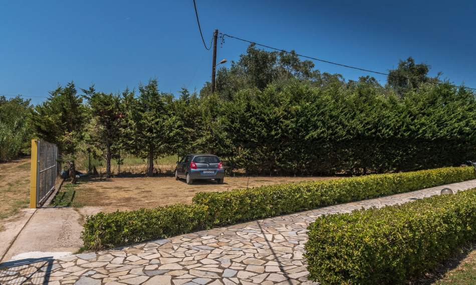 greece-corfu-kavos-hotel-carparking